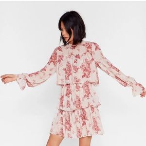 Nasty Gal NWT Tiered we are floral mini Dress Lightweight pink red color sz 4